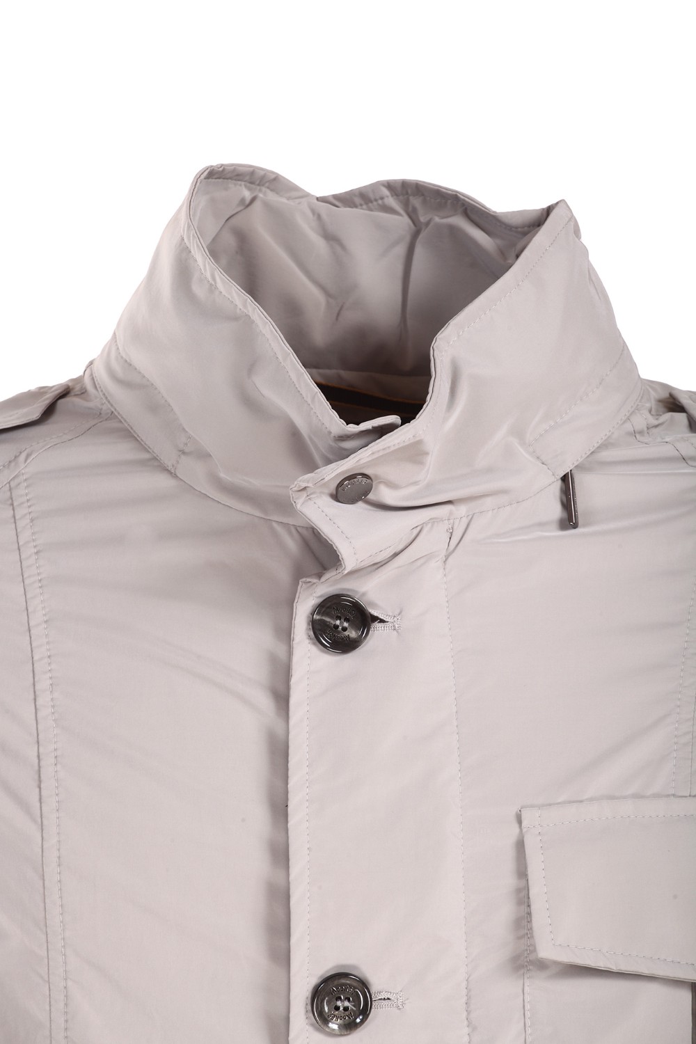 shop MOORER Saldi Giacca: MooRER giacca sahariana.
Sfoderata.
Tasche a toppa.
Abbottonatura frontale con zip e bottoni in corno.
Collo dritto con cappuccio nascosto.
Alamari sul polso regolabili e sulle spalle con automatici nascosti. Taschino con zip e manica foderata.
Composizione: 60% poliammide 40% poliestere.
Fabbricato in Italia.. PORTO OS-MARMO U0118 number 9267681